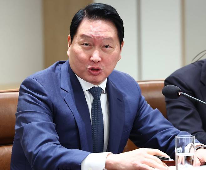 최태원 SK그룹 회장이 16일 용산 대통령실에서 열린 한미 관세협상 후속 민관 합동회의에서 발언하고 있다. 연합뉴스