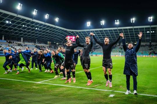 북중미 월드컵 유럽 예선 플레이오프 진출권을 확보한 뒤 기뻐하는 코소보 선수들. 사진[AFP=연합뉴스]