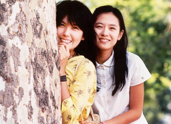 경희와 수인은 친구로서 지환이 보여주는 진중한 매력에 마음을 사로잡힌다 [코리아픽쳐스]