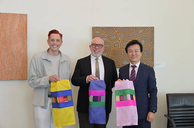 [진주=뉴시스]진주시, 호주 국립박물관에 실크등 협업 전시.(사진=진주시 제공).2025.11.16.photo@newsis.com *재판매 및 DB 금지