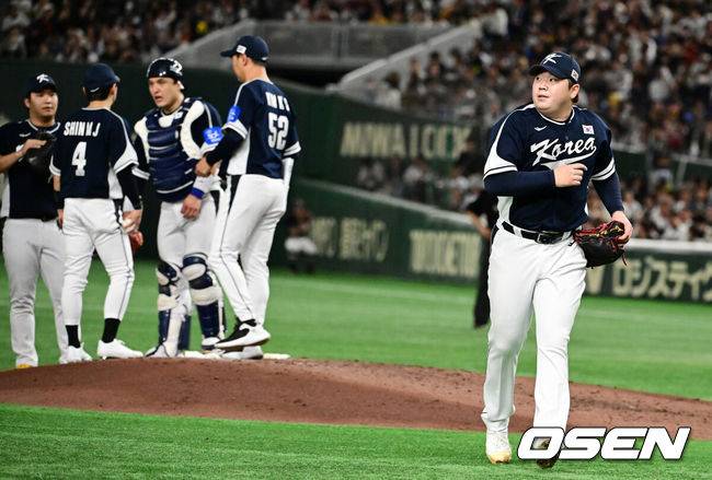 [OSEN=도쿄(일본), 조은정 기자]15일 일본 도쿄돔에서 ‘2025 NAVER K-BASEBALL SERIES’ 대한민국과 일본의 1차전 경기가 열렸다.한국은 곽빈, 일본은 소타니 류헤이를 선발투수로 내세웠다.4회말 2사 2,3루에서 대한민국 이로운이 일본 니시카와에게 동점 2타점 적시 2루타를 허용하며 교체되고 있다. 2025.11.15. /cej@osen.co.kr