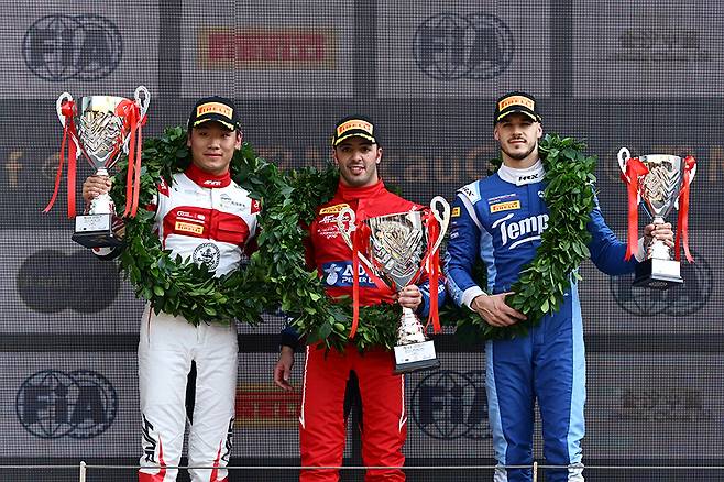 포디엄 가장 높은 자리에 선 안토니오 푸오코. 사진; 김학수 기자