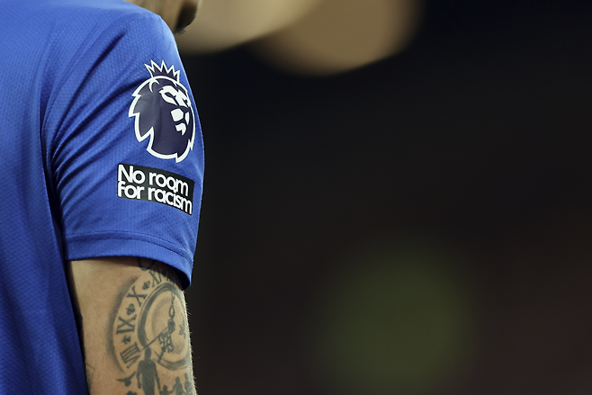 인종차별에 반대한다는 문구가 새겨진 프리미어리그 유니폼. 게티이미지
