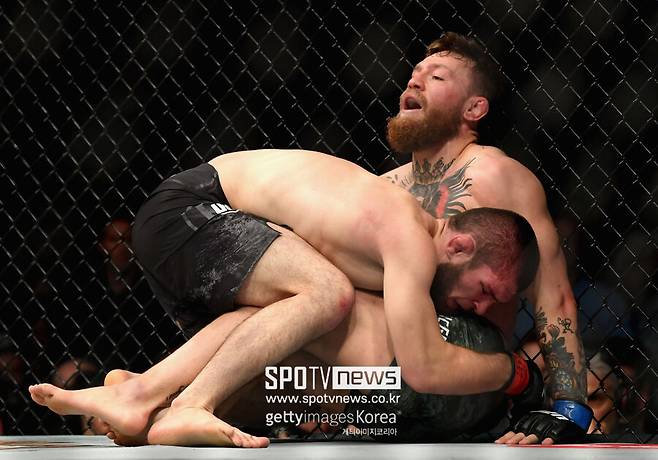 ▲ 하빕 누르마고메도프와 코너 맥그리거.