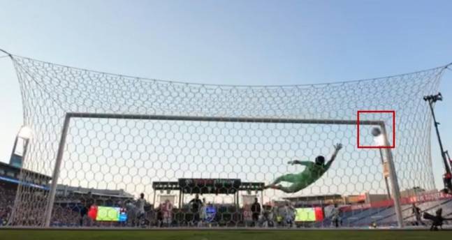 손흥민이 지난 8월(한국시간) 미국 텍사스주 댈러스의 도요타 스타디움에서 열린 2025 MLS 28라운드 원정경기 FC댈러스전에서 전반 6분 프리킥 골을 터뜨리는 순간. 프리킥은 골문 상단 구석을 뜻하는 이른바 '야신존'으로 정확하게 향했다. /사진=LAFC SNS 캡처