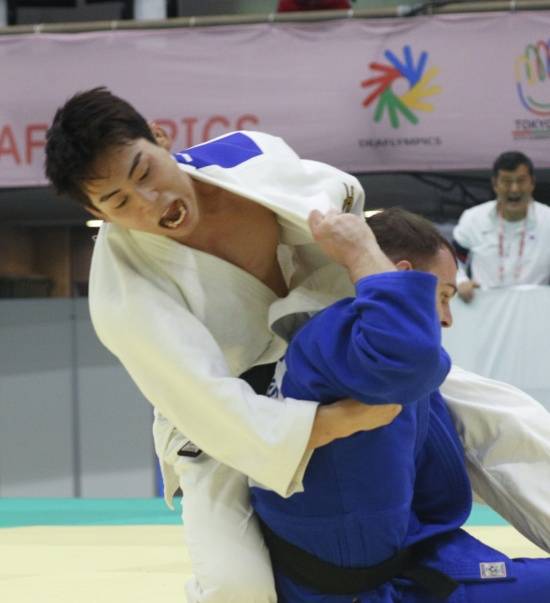 일본 무도관에서 열린 유도 남자 66kg급에서 동메달을 획득한 이주호(왼쪽) 선수의 경기 모습 | 대한장애인체육회