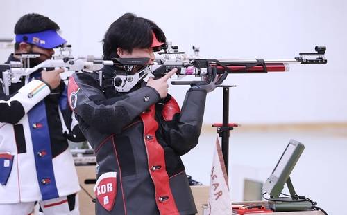 조준하는 백승학 백승학이 16일 일본 도쿄 아지노모토 국립훈련센터 사격장에서 열린 2025 도쿄 데플림픽 사격 남자 소총 10m 결선에서 조준하고 있다. [대한장애인체육회 제공. 재배포 및 DB 금지]