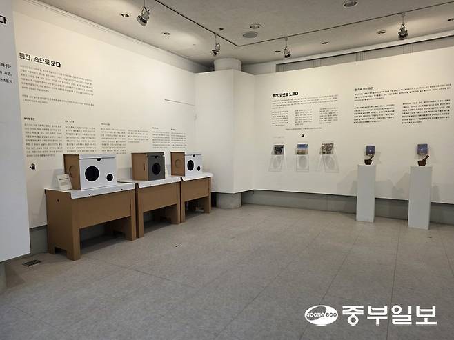 한국등잔박물관 상설연계전 '빛과 마주하다, 오감으로 이야기하다' 전시 중 일부. 이준도기자