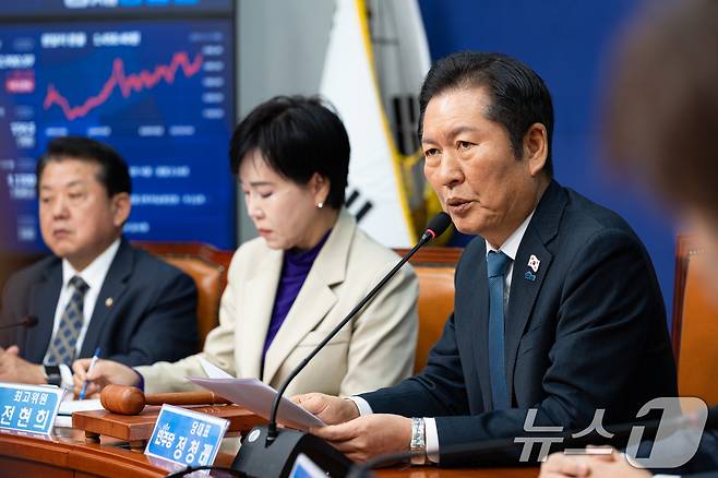 정청래 더불어민주당 대표가 17일 서울 여의도 국회에서 열린 최고위원회의에서 모두 발언을 하고 있다. 2025.11.17/뉴스1 ⓒ News1 유승관 기자