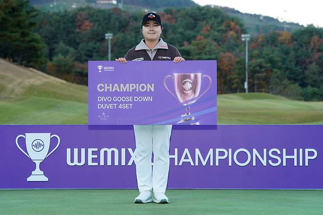 홍정민이 16일 경북 경주시 마우나오션 컨트리클럽에서 열린 대회 파이널 A조 스트로크 플레이에서 정상에 오르며 우승 상금 3억원을 챙겼다. 사진 | 대회조직위