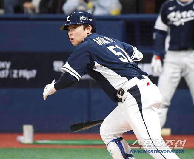 9일 서울 고척스카이돔에서 열린 한국과 체코의 야구대표팀 평가전. 9회초 2사 2루 문현빈이 1타점 적시타를 치고 있다. 고척=정재근 기자 cjg@sportschosun.com/2025.11.9/