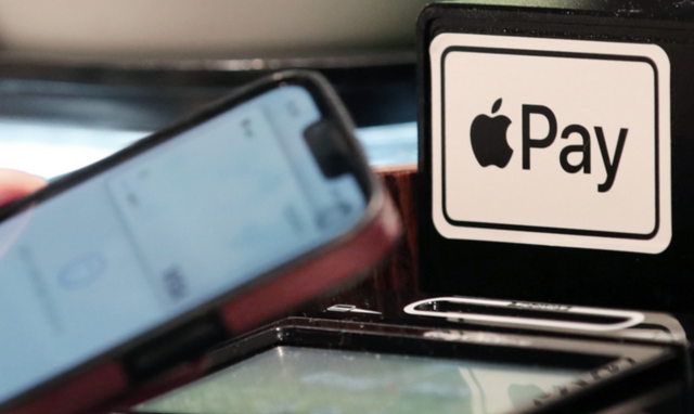 애플페이 사용처가 대중교통까지 확대되면서 편의성이 높아지고 있지만 신규 카드사의 진입은 지지부진한 흐름이다. /뉴시스