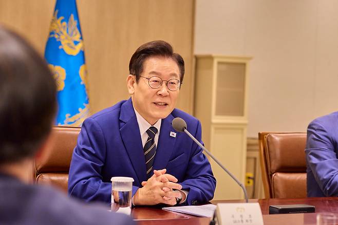 이재명 대통령이 16일 서울 용산 대통령실 청사에서 열린 한미 관세협상 후속 민관 합동회의에서 발언하고 있다./대통령실