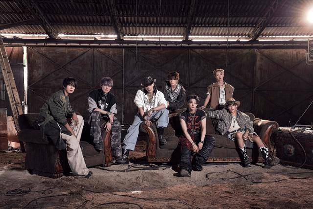 엔시티 드림의 여섯 번째 미니앨범 '비트 잇 업(Beat It Up)'은 17일 오후 6시 각종 글로벌 음악 플랫폼을 통해 발매된다. SM엔터테인먼트 제공