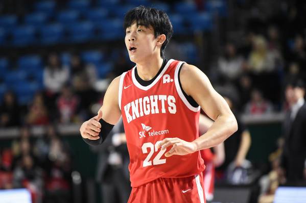 17일 KT전에서 부상 복귀전을 소화하는 오재현. KBL 제공