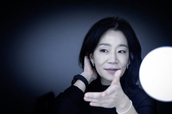 김문정 음악 감독이 지난 14일 서울 잠실동 샤롯데씨어터에서 중앙일보와 인터뷰하고 있다. 그는 오는 28일 열리는 '팬텀싱어 인 러브'에서 지휘자로 무대에 선다. 권혁재 사진전문기자