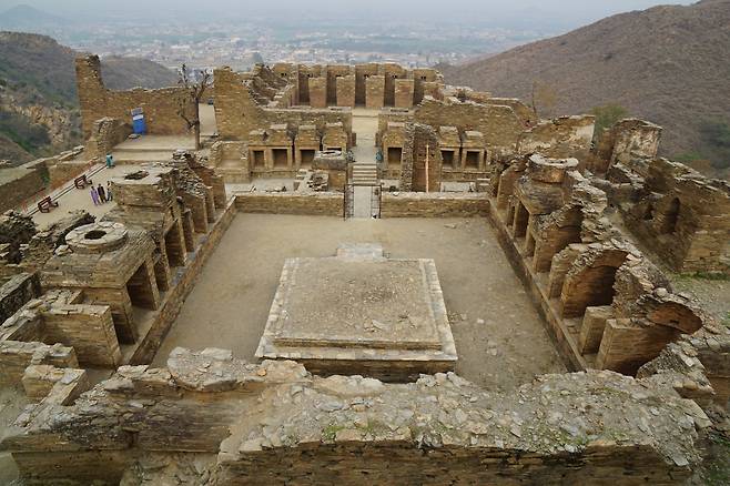 The Takht-i-Bahi monastery in the Peshawar Valley of northeastern Pakistan. [KIM BONG-RYEOL]