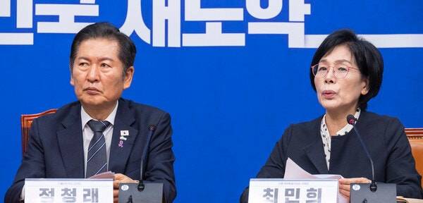 ▲더불어민주당 언론개혁특별위 최민희 위원장이 지난달 20일 국회 언론개혁특위 허위 조작정보 근절안을 발표하고 있다. ⓒ연합뉴스