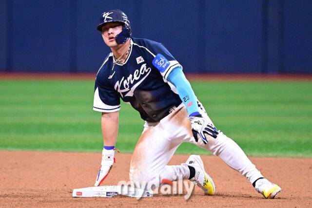 9일 오후 서울 구로구 고척스카이돔에서 진행된 '2025 NAVER K-BASEBALL SERIES' 대한민국-체코와의 평가전 경기. 대한민국 안현민이 3회초 2루 도루를 성공하고 있다./마이데일리