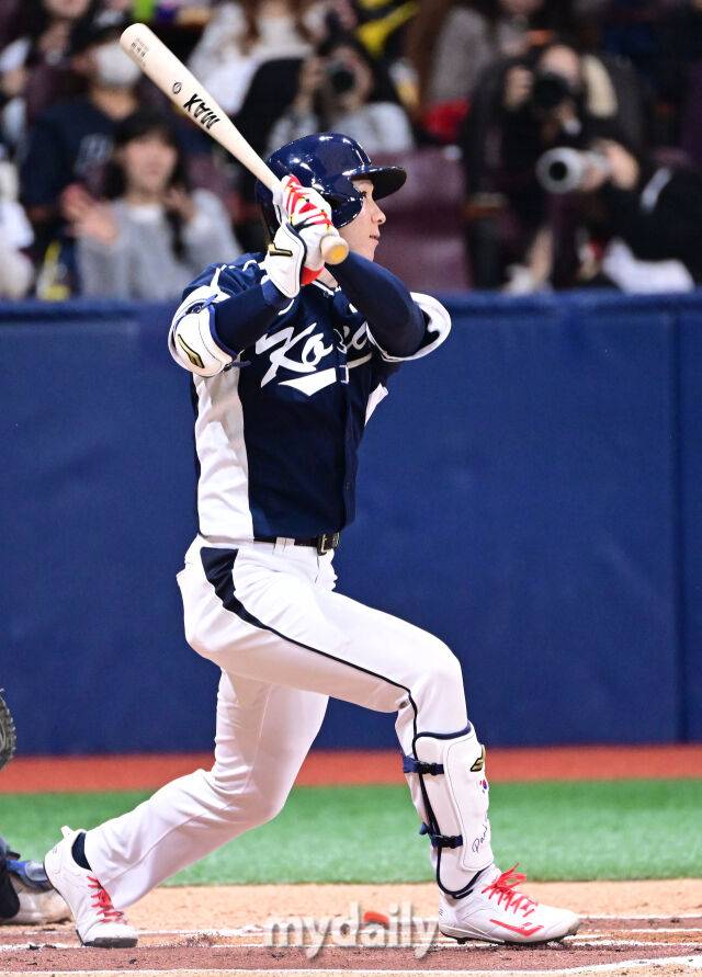 9일 오후 서울 구로구 고척스카이돔에서 진행된 '2025 NAVER K-BASEBALL SERIES' 대한민국-체코와의 평가전 경기. 대한민국 박성한이 2회초 2사 안타를 때리고 있다./마이데일리