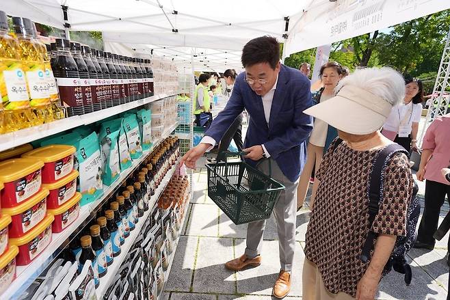 정문헌 종로구청장 나눔 현장