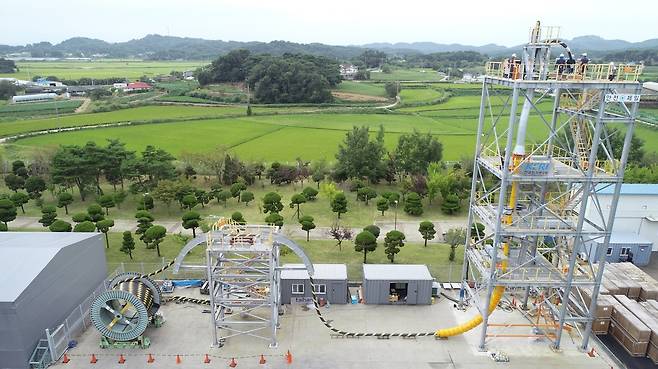 J-tubeless 해저케이블 설치 공법을 검증하기 위한 육상 실증 시험 시스템.[KERI 제공]