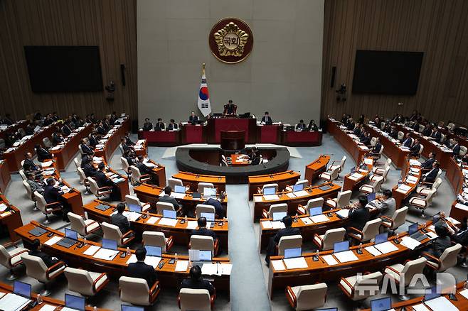 [서울=뉴시스] 김명년 기자 = 6일 서울 여의도 국회 예산결산특별위원회 회의장에서 첫 전체회의가 열리고 있다. 2025.11.06. kmn@newsis.com