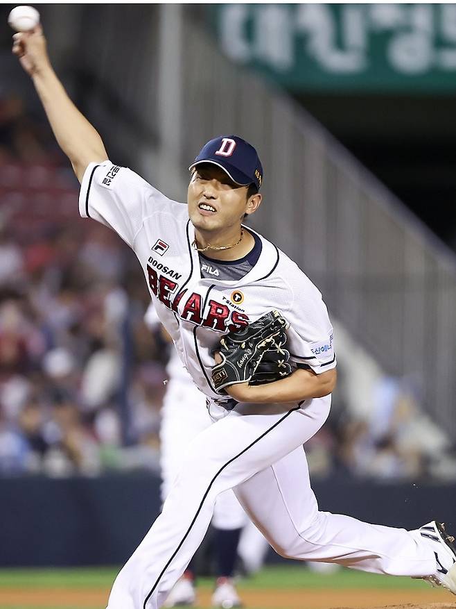 두산과 2년 15억 원 계약을 포기하고 시장으로 나온 베테랑 우완 홍건희. 연합뉴스