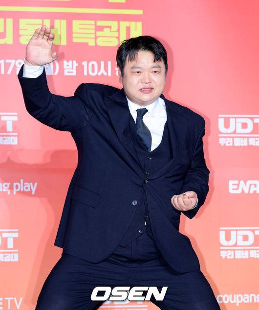 [OSEN=이대선 기자] 17일 오후 서울 광진구 풀만 앰버서더 서울 이스트폴에서 쿠팡플레이 X 지니 TV 오리지널 시리즈 'UDT: 우리 동네 특공대' 제작발표회가 열렸다.‘UDT: 우리 동네 특공대’는 나라를 지키기 위해서도 아니요, 지구평화엔 더더욱 관심 없는 오직 내 가족과 우리 동네를 위해 뭉친 예비역 특공대의 유쾌하고 짜릿한 이야기다.배우 고규필이 포토타임을 가지고 있다. 2025.11.17 /sunday@osen.co.kr