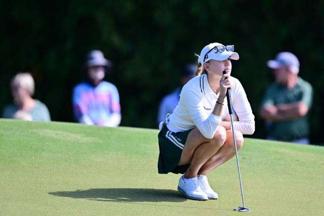 그린을 읽고 있는 나탈리야 구세바. 사진 제공=AFP연합뉴스