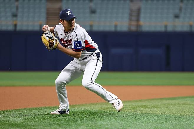 김주원은 ‘K-베이스볼 시리즈’ 기간 외조부상을 당했다. 아픔을 참고 뛰는 투혼을 발휘한 그는 모든 일정이 끝난 이후 참았던 눈물을 터트렸다. 사진제공｜KBO
