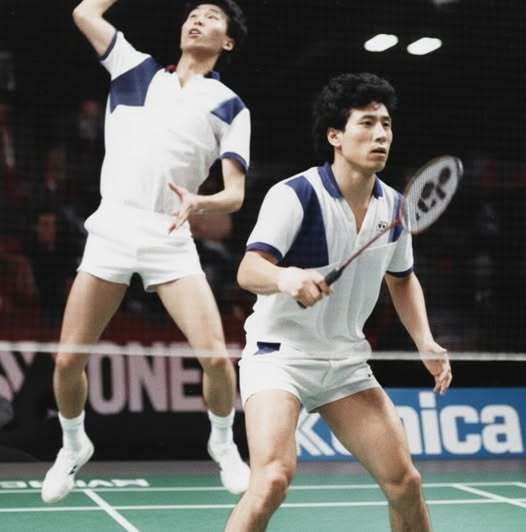 배드민턴국가대표팀 남자복식&nbsp;서승재-김원호의 단일시즌 10승 달성을 놓고 BWF는&nbsp;1988년 남자복식 조로는 최초로 단일시즌 10승을 기록한 리용보(앞)-톈빙이 못지 않다고 칭찬을 아끼지 않았다. 사진은 현역시절의 리용보-톈빙이. 사진출처│BWF 소셜미디어