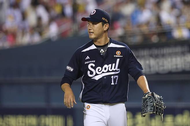 ▲ 올해 부진으로 옵트아웃을 실행하지 않을 것으로 예상됐던 홍건희는 결국 두산을 떠나는 선택을 내렸다 ⓒ두산베어스