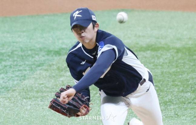 지난 9일 체코전에서 투구를 하는 오원석. /사진=김진경 대기자