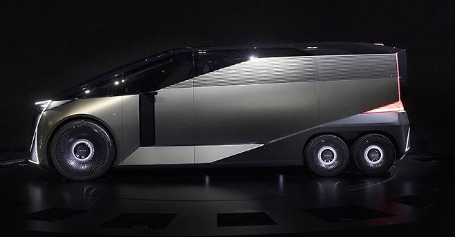 ‘렉서스 LS’의 6륜형 콘셉트 모델. 도요타 제공