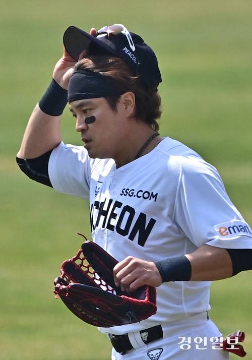 지난 2021년 프로야구 SSG에서 활약한 추신수. /경인일보DB