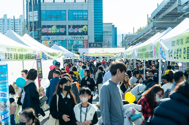 사곡역등 대경선 역사에서 열린 ‘바이구미페스티벌’에는 누적 3만며명의 인파가 몰린 것으로 집계됐다. /구미시 제공