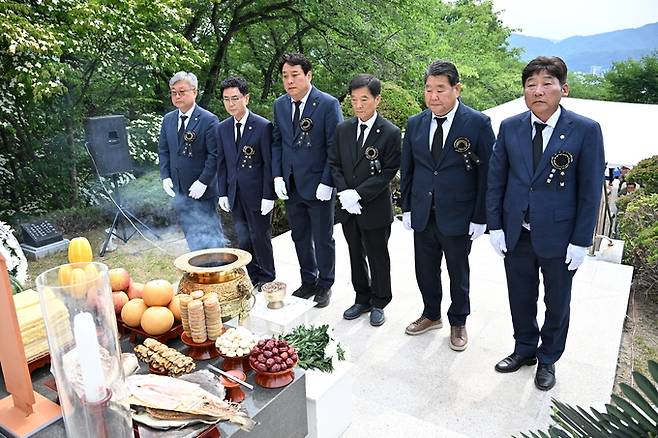 ▲ 지난 6월 6일 제70회 현충일 추념식에 참석한 나영완 의원.