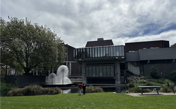 크라이스트처지 타운홀 앞의 페리어 분수 / 사진=김소은