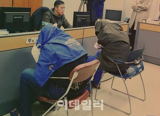 한국인 아내를 살해한 이집트 국적 남성과 그의 동생이 경찰 취조를 받고 있는 모습 (사진=뉴스1)