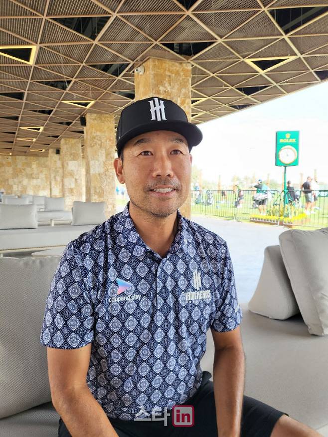 케빈 나가 18일 사우디아라비아 리야드의 리야드 골프클럽 드라이빙 레인지에서 훈련을 끝낸 뒤 이데일리와 만나 인터뷰하고 있다. (사진=주영로 기자)