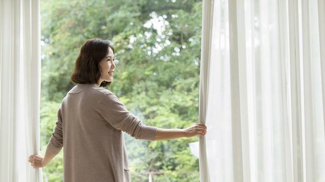 생활&nbsp;주변&nbsp;생활&nbsp;요소나&nbsp;매일&nbsp;사용하는&nbsp;일상용품&nbsp;중에&nbsp;실내&nbsp;공기질을&nbsp;악화시키는&nbsp;요인들이&nbsp;있다｜출처: 클립아트코리아