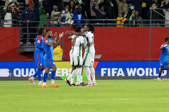 콩고와 나이지리아의 월드컵 예선 경기 모습