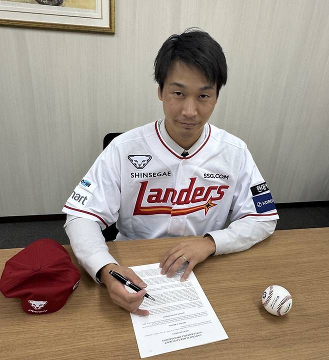 NPB 소프트뱅크 출신 베테랑 투수 다케다 쇼타가 16일 아시아쿼터제를 통해 SSG에 입단했다. 사진 | SSG 랜더스