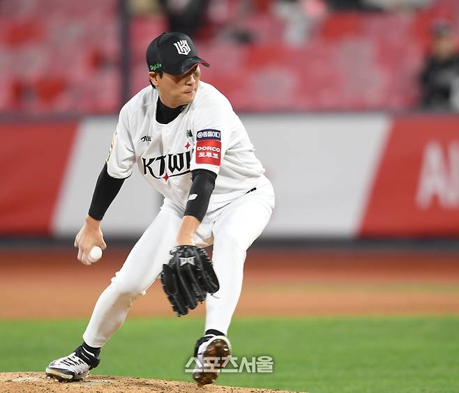 KT 투수 우규민이 수원케이티위즈파크에서 열린 2025KBO 리그 NC와 경기 6회 역투하고 있다. 수원 | 최승섭기자 thunder@sportsseoul.com