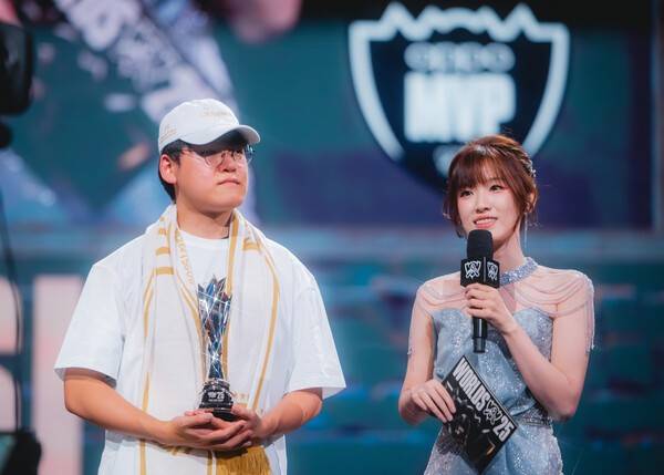 9일 중국 청두 동안호 스포츠파크 다목적 체육관에서 열린 2025 리그 오브 레전드 월드 챔피언십(롤드컵) 결승에서 우승을 차지한' 구마유시' 이민형. /사진=라이엇 게임즈