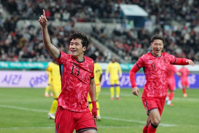이태석이 18일 서울월드컵경기장에서 열린 가나와의 축구 국가대표 평가전에서 후반전 선제골을 넣고 기뻐하고 있다. /연합뉴스