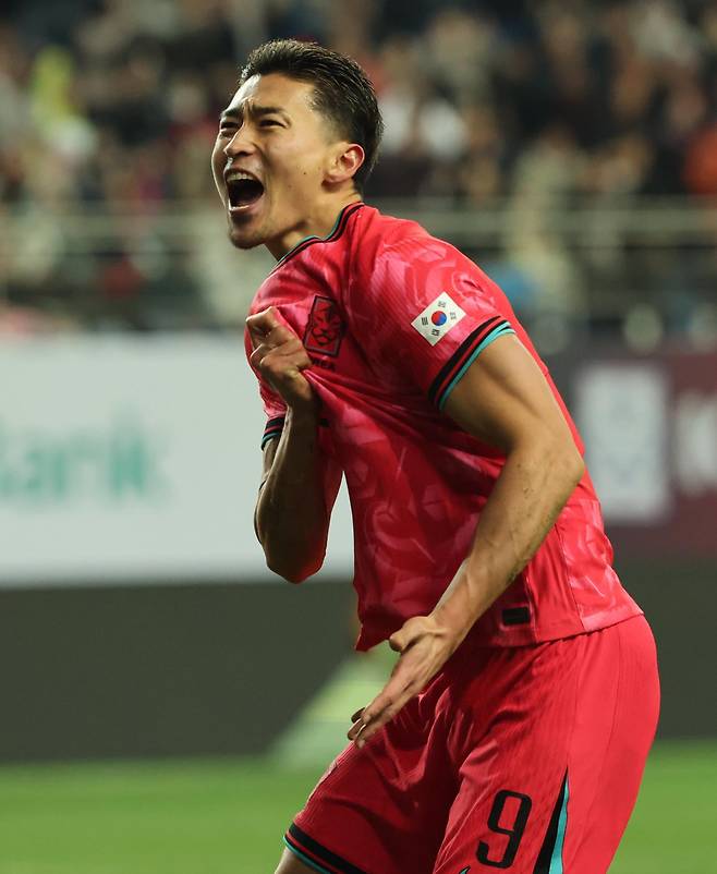 조규성이 14일 열린 볼리비아와의 평가전(2-0·한국 승)에서 득점한 뒤 포효하고 있다. 부상을 이겨내고 1년 8개월 만에 한국 축구 국가대표팀에 복귀한 조규성은 18일 가나전에서 A매치 2경기 연속 골에 도전한다. 대전=뉴스1