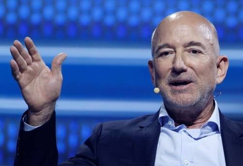 제프 베이조스 아마존 창업자가 지난 6일(현지시간) 미국 플로리다주 마이애미에서 열린 ‘아메리카 비즈니스 포럼’에서 발언하고 있다. EPA 연합뉴스 자료사진