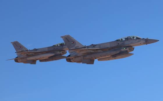 UAE 측이 이재명 대통령이 탑승한 공군 1호기가 자국 영공에 진입하자 국빈 방문 예우 차원 에서 전투기를 출격시켜 호위를 하고 있다. 전민규 기자